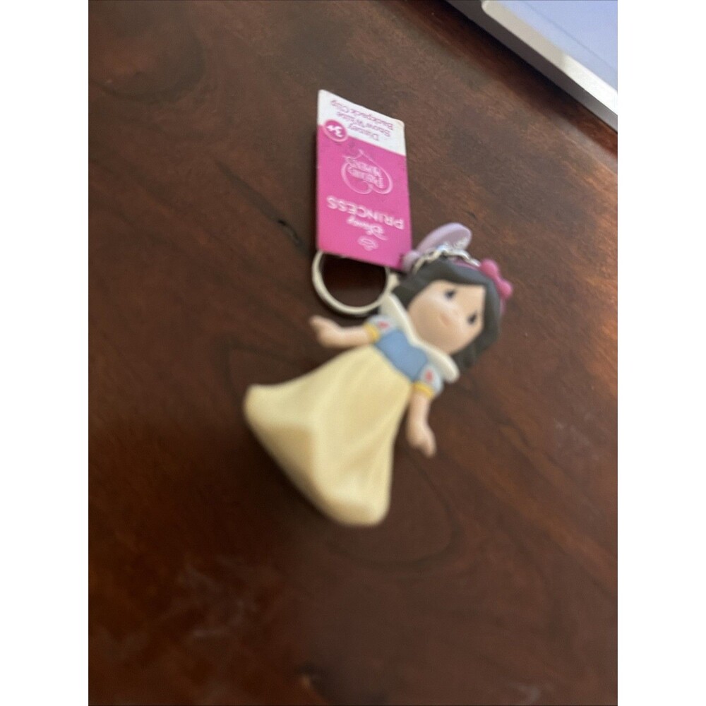 Snow White Precious Moments Disney's Backpack Clip, NEW.